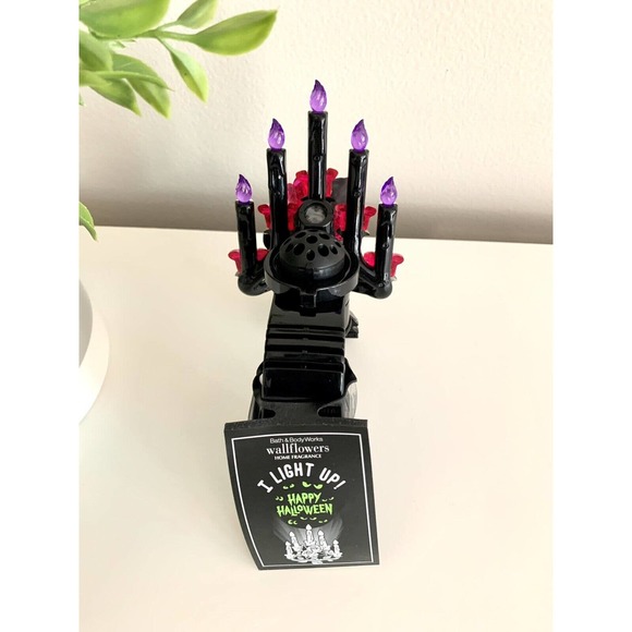 Bath & Body Works Wallflower Plug-In 2021 Halloween Creepy Candelabra Projector - Picture 6 of 8